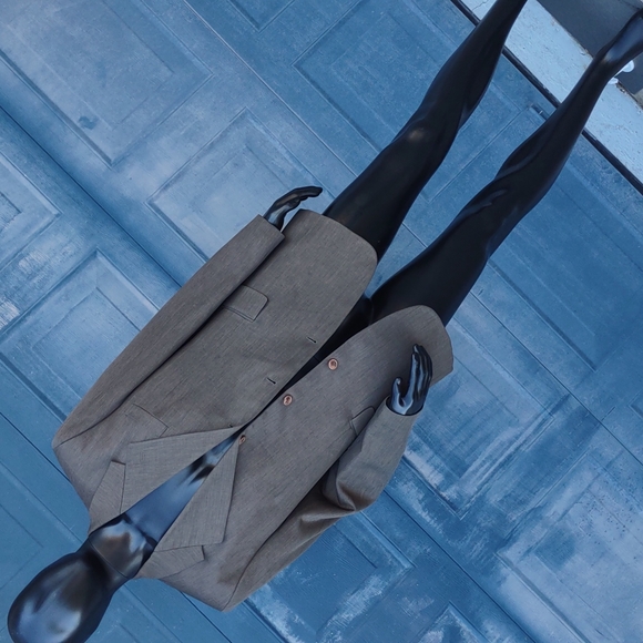 Bonelli Men's (3) Button Lux Blazer. - Picture 14 of 17